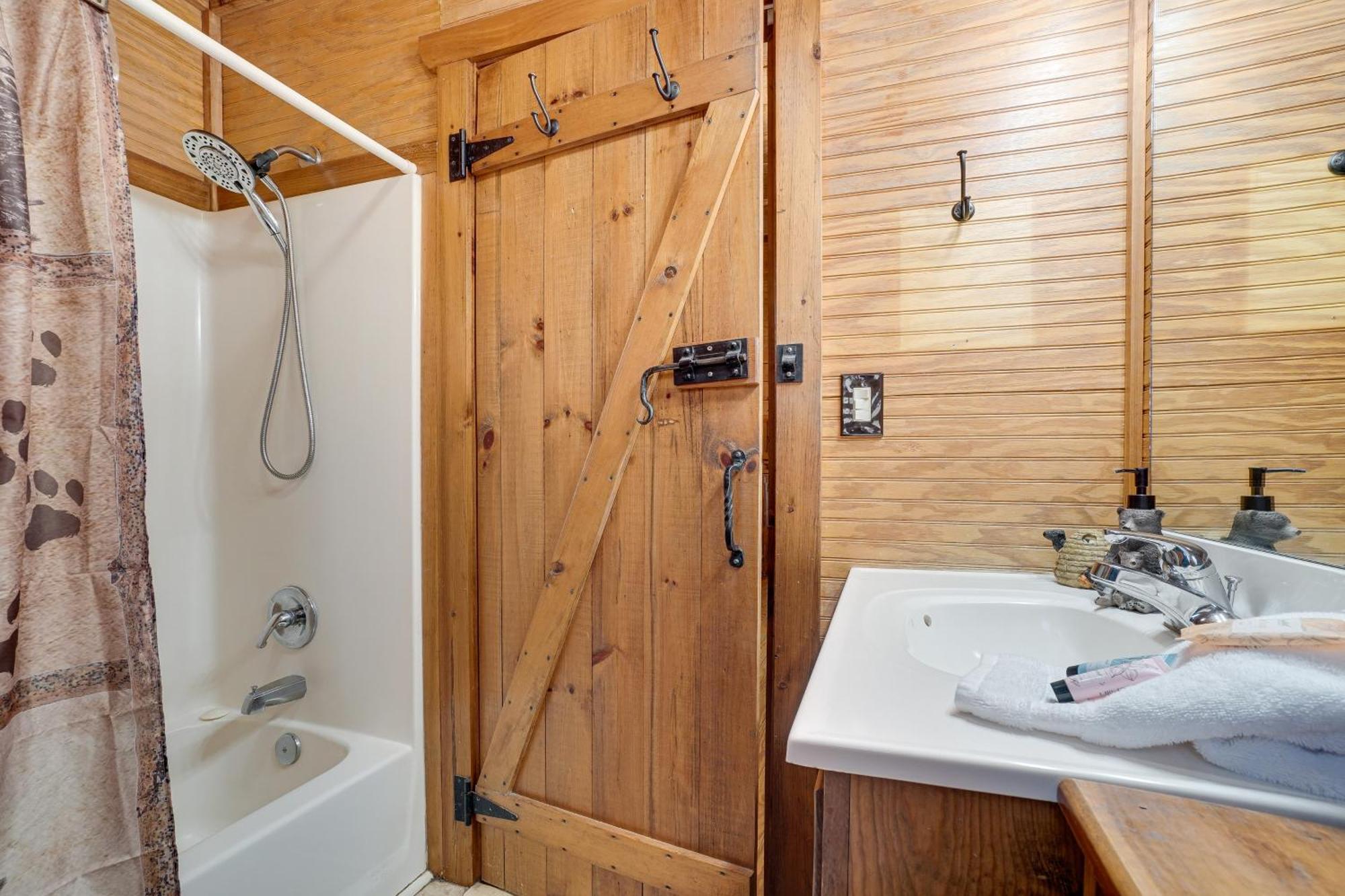 Secluded Family Retreat In Dahlonega With Hot Tub! Exterior foto